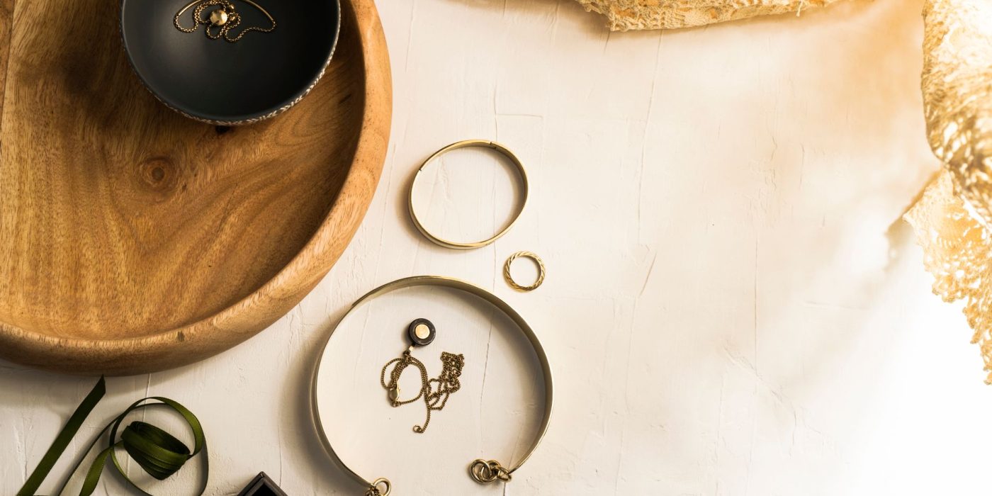 Nettoie tes bijoux en or et pierres précieuses sans erreur