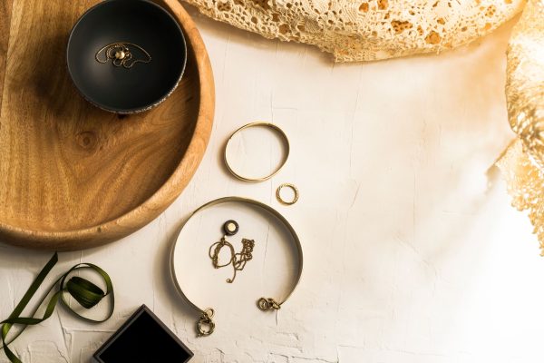Nettoie tes bijoux en or et pierres précieuses sans erreur