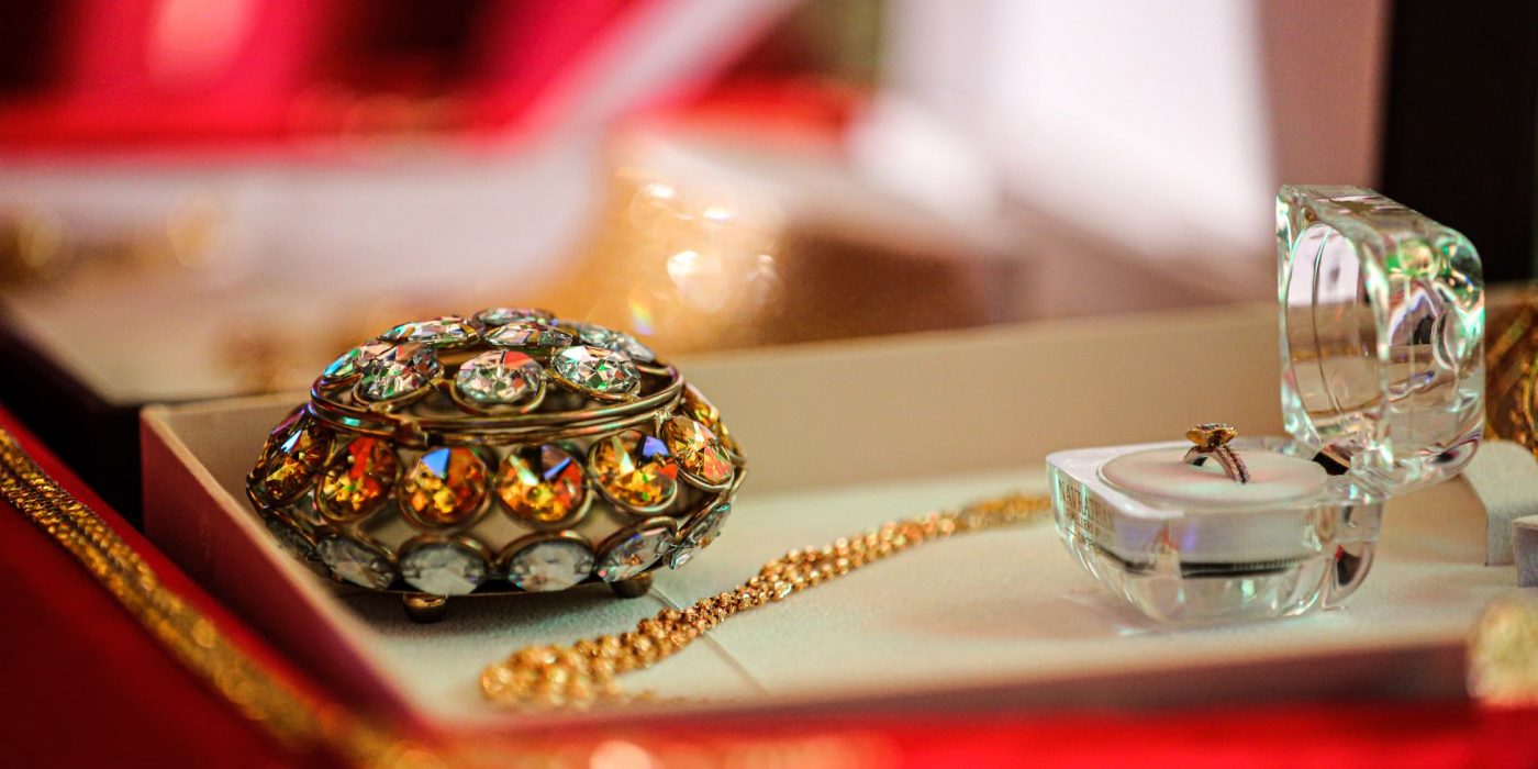 Taxe sur les bijoux : que dit vraiment la loi ?
