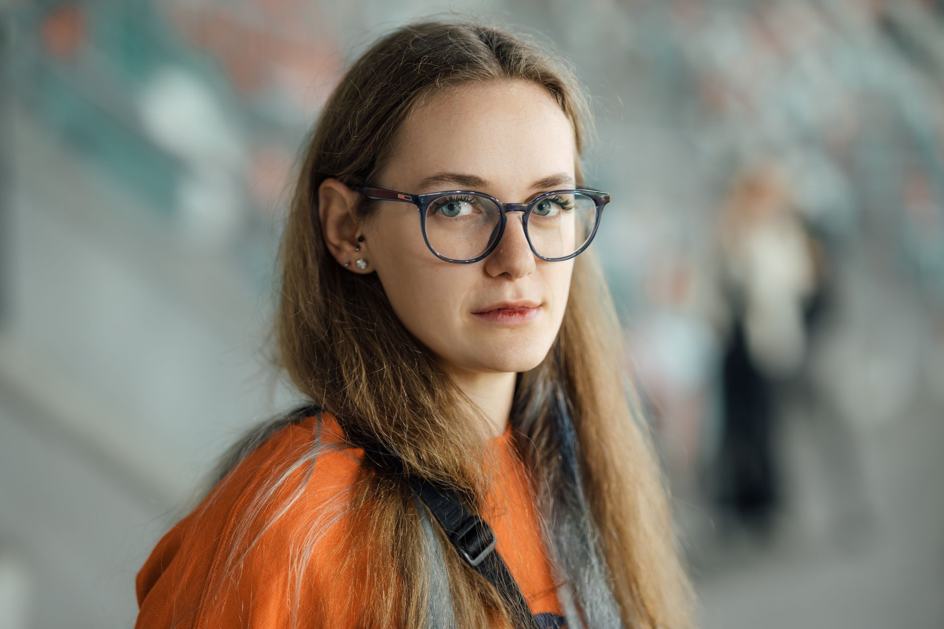 Jeune femme portant des lunettes de vue