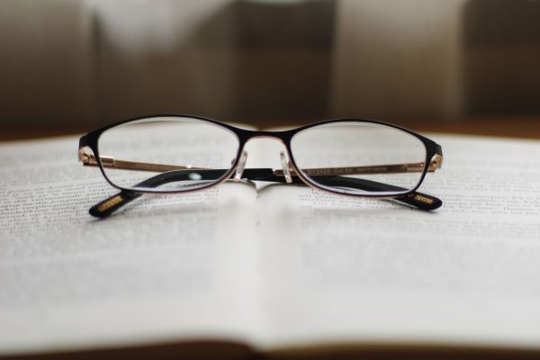 Enlever une rayure de lunettes : ce qui marche vraiment