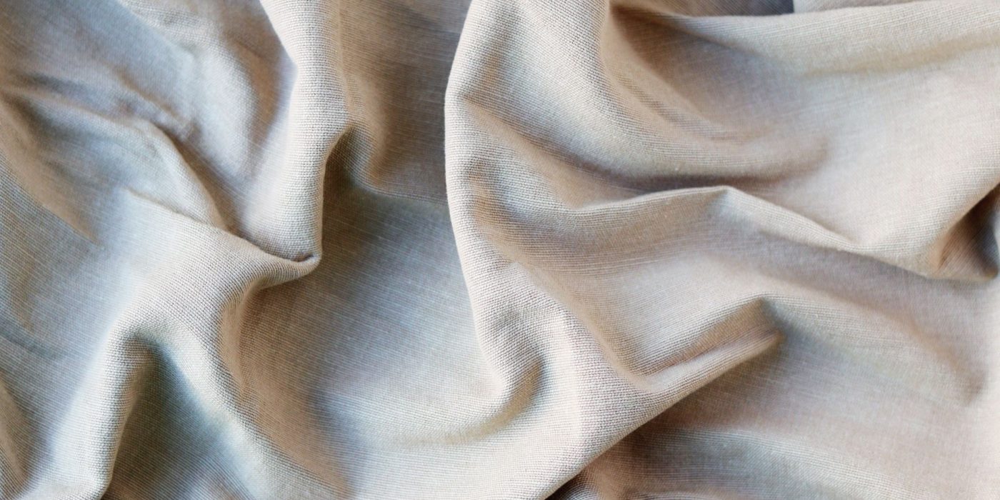 Polyester ou coton : que choisir pour tes accessoires ?
