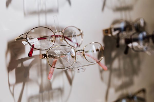 Comment choisir tes lunettes sans te tromper de monture ?