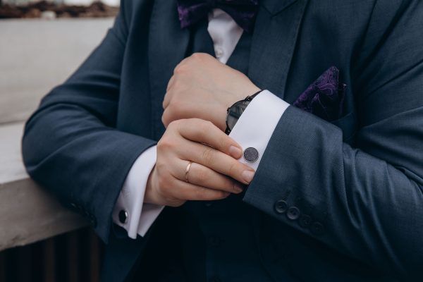 Mets ta pochette de costume avec le bon pli, du premier coup