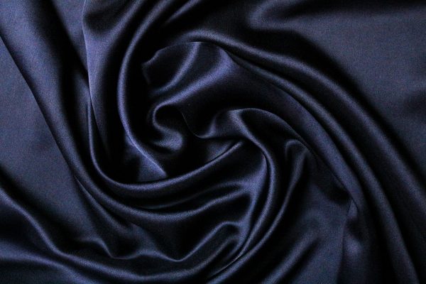 Satin de coton : c’est quoi et que vaut-il en accessoire ?